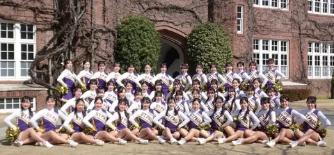 立教大学チアリーディング部の部員の集合写真